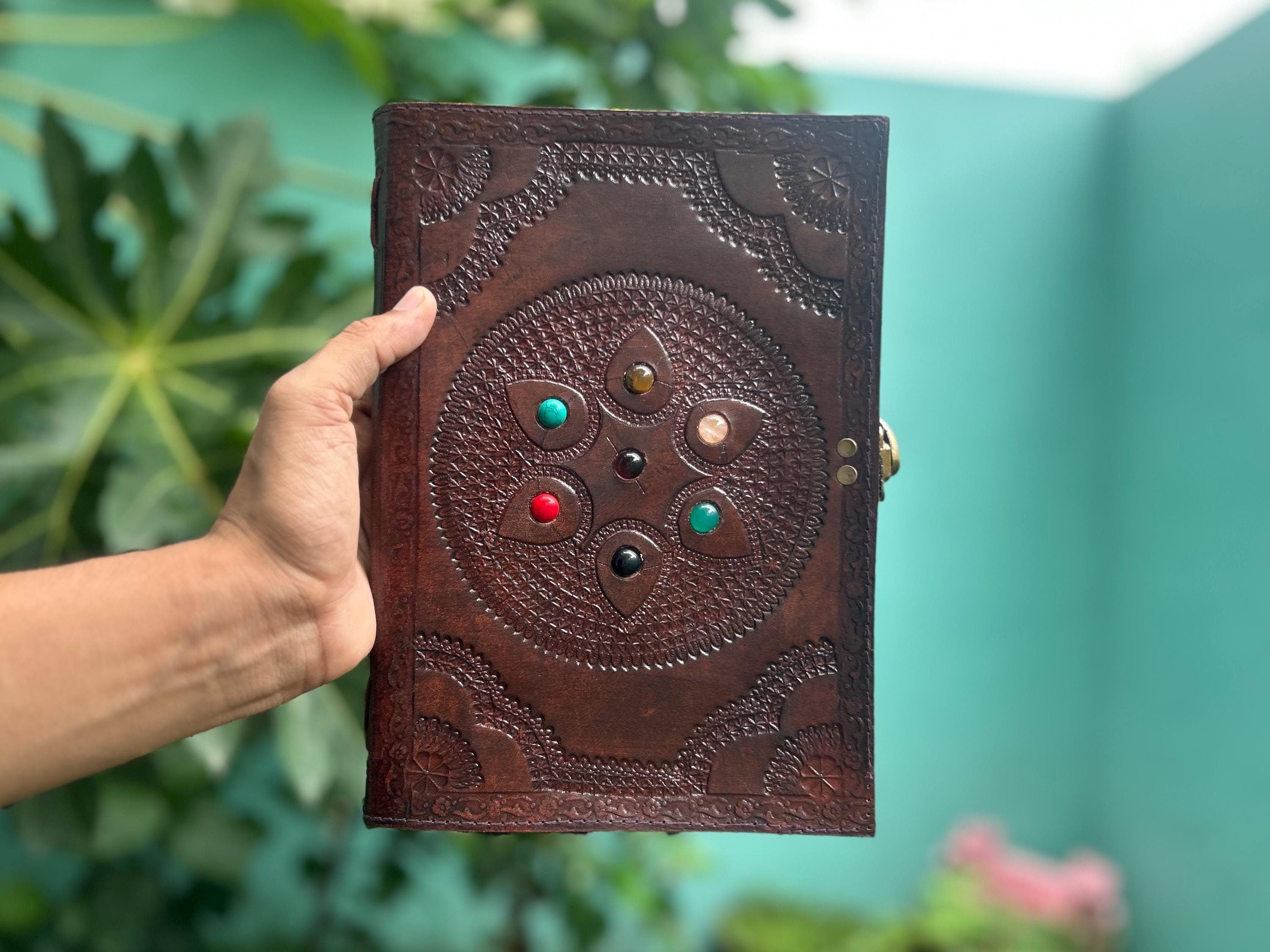 7 Stone Brown Leather Journal (7×10 in) – Vintage Notebook for Travel & Gifts
