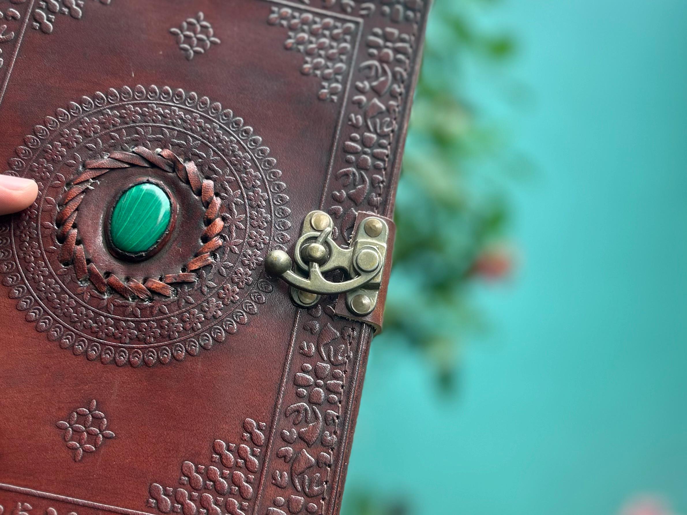 Green Stone Leather Journal (7×10 in) – Vintage Notebook for Travel & Gifts